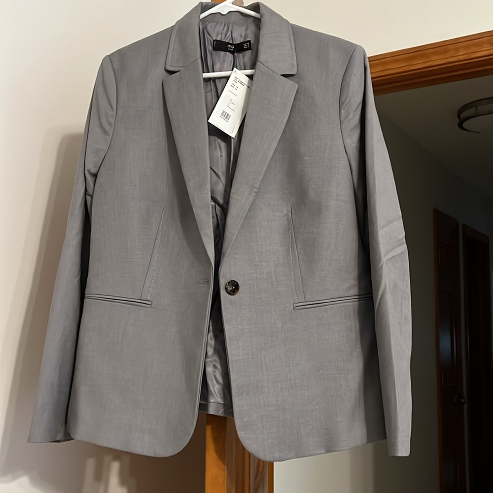 NWT. MNG Boreal5 blazer. Gray with tag SizeUS12 EUR44 Ref #51053704 C:92 B:53